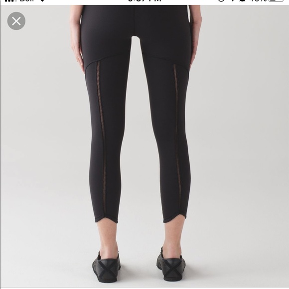 Lululemon wunder under 7/8 with mesh back size 4